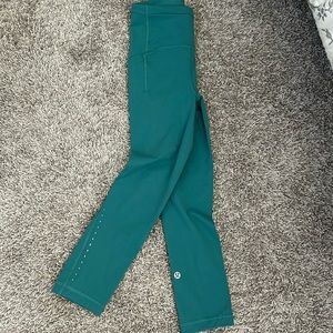 Lululemon Beautiful Forest Green Crop - Size 0